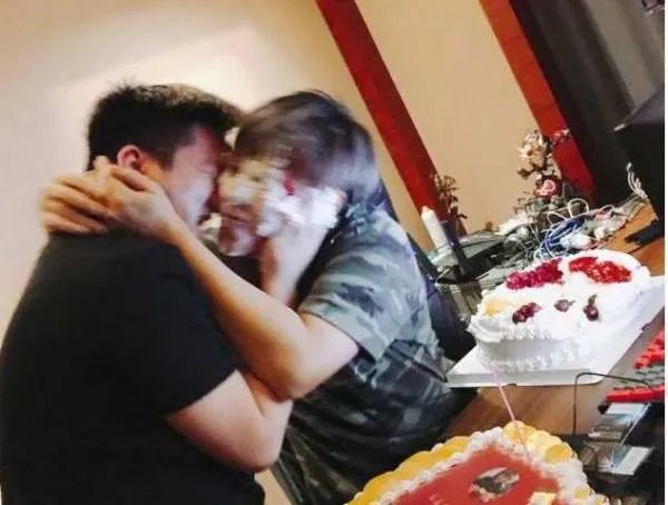 lol55开和马飞飞怎么认识的？