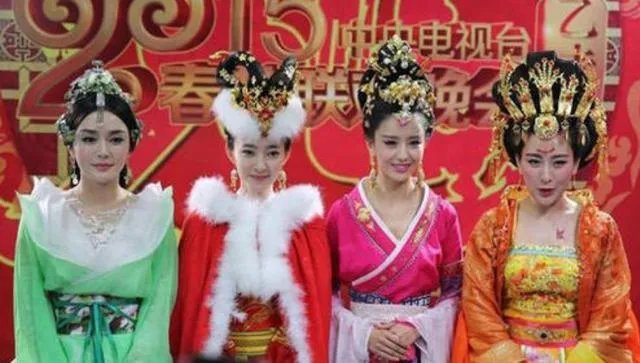 为什么说即使掉双下巴，佟丽娅也比李湘大S霍思燕漂亮？