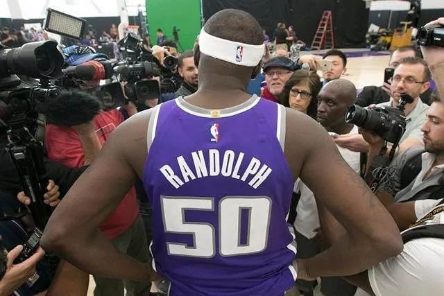 18分8篮板单挑雷霆三巨头，灰熊后悔送走兰多夫了吗？