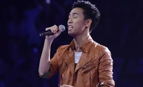 四年前被汪峰淘汰，如今已成导师，陈乐基这几年都干啥了？