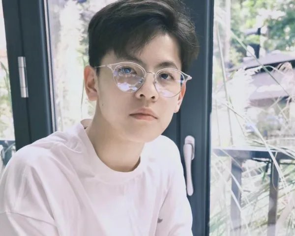 杨舒予追《女心理师》，喊话杨紫一起练球，你如何看待这件事？