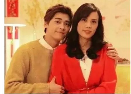郑爽的妈妈为什么跟李易峰的妈妈这么像？