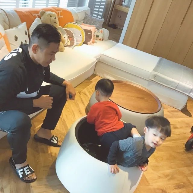 周杰伦气哭,同是养两孩为嘛范玮琪的豪宅还那么仙