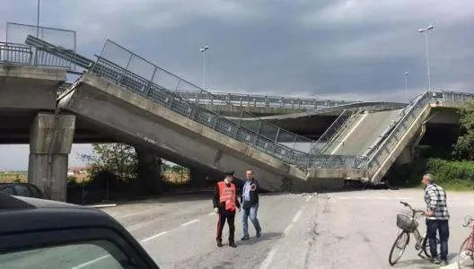 湖北高速公路桥垮塌致4死，幸存者透露了事发时的哪些细节？