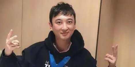 王思聪再现孙一宁直播间，豪刷礼物夺得榜一，却遭怒吼令其退出去，啥情况？