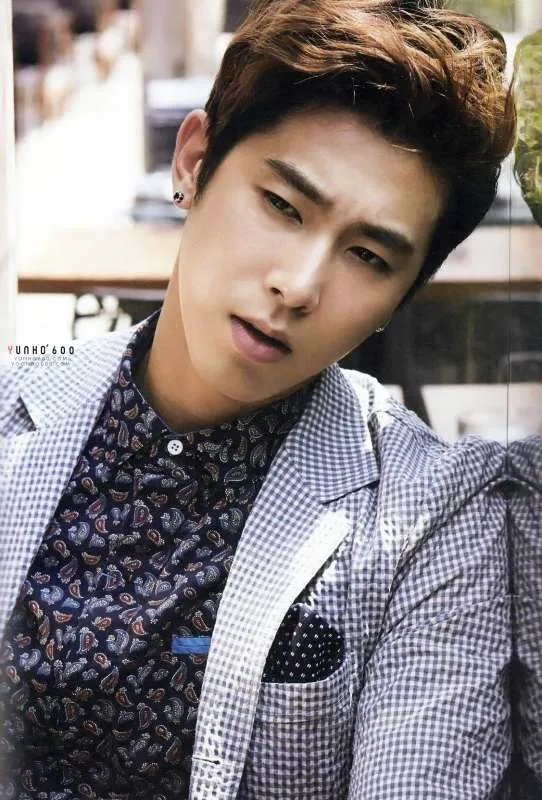 哪个名人在2月6日出生