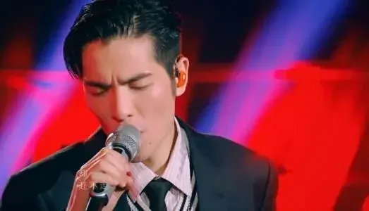 萧敬腾不怕雨神人设崩塌，他当初是如何得到这一称呼的？