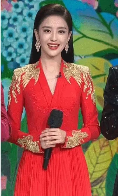 为什么说即使掉双下巴，佟丽娅也比李湘大S霍思燕漂亮？