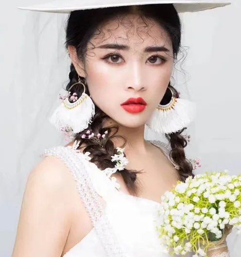 在上海的上班族想学化妆，请问学化妆多少钱啊？学化妆难不难啊？