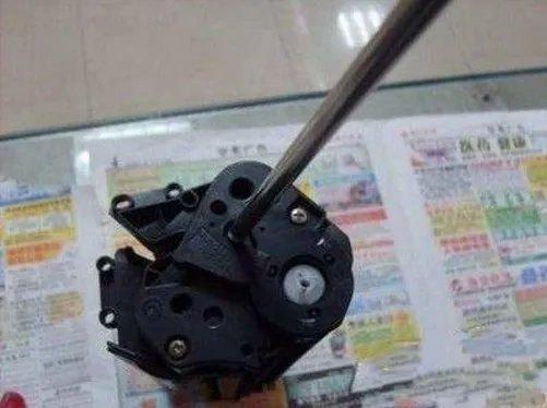 给力再现 佳能2900打印机硒鼓加粉图解