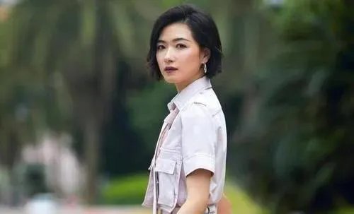 《乘风破浪的姐姐里面，为什么万茜那么受女明星的欢迎？