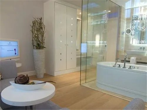 卫生间玻璃隔断一般多少钱  卫生间做玻璃隔断六大注意事项