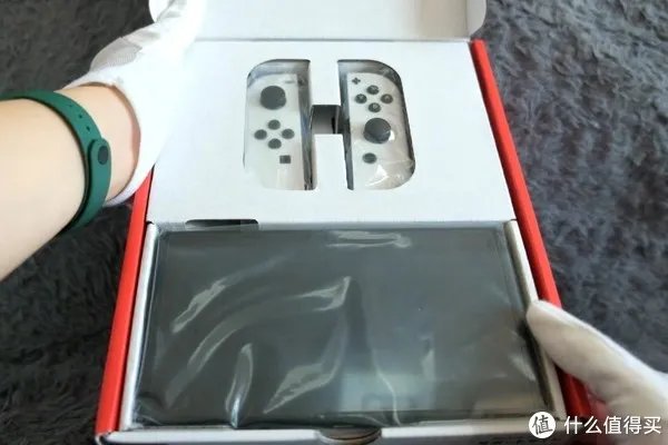 瞎摸瞎玩 篇二十八：来了来了，OLED来了——任天堂Switch OLED版本开箱与简单对比