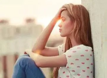 为什么男朋友十指相扣的时候总把我手全部握住?