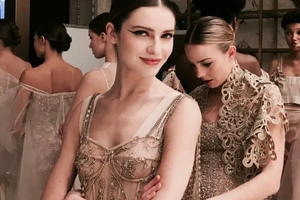 兰玉17年服装特点