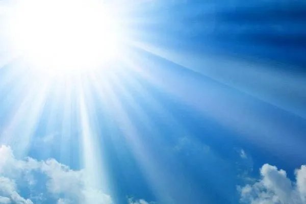 漂浮在天空中的一朵云有没有重量？如果有会有多重？