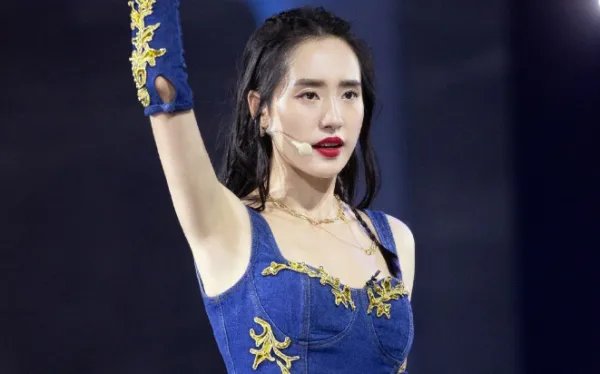 王智和王丽坤都是没有经验的人，为何只有王智淘汰了？