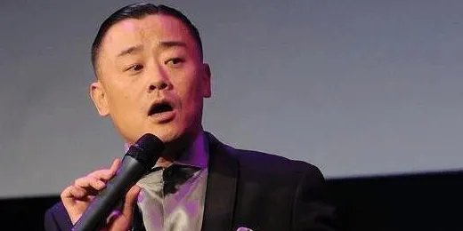 贬低郭德纲太俗，骂徐峥是头猪，枪毒案后销声匿迹的周立波，如今怎么样了？