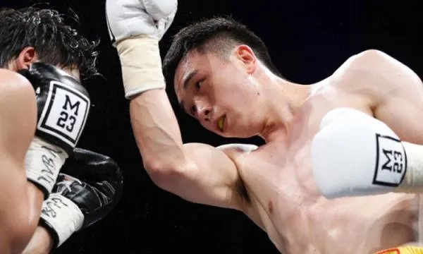 拳王徐灿现在还是现役职业拳手吗，他都参加过哪些比赛？