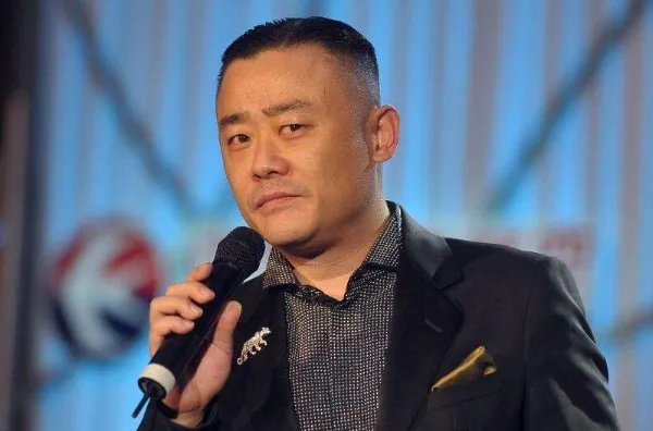 周立波豪宅内宴请滑稽戏前辈，霸气回应：一切正在开始，他还能开始吗？