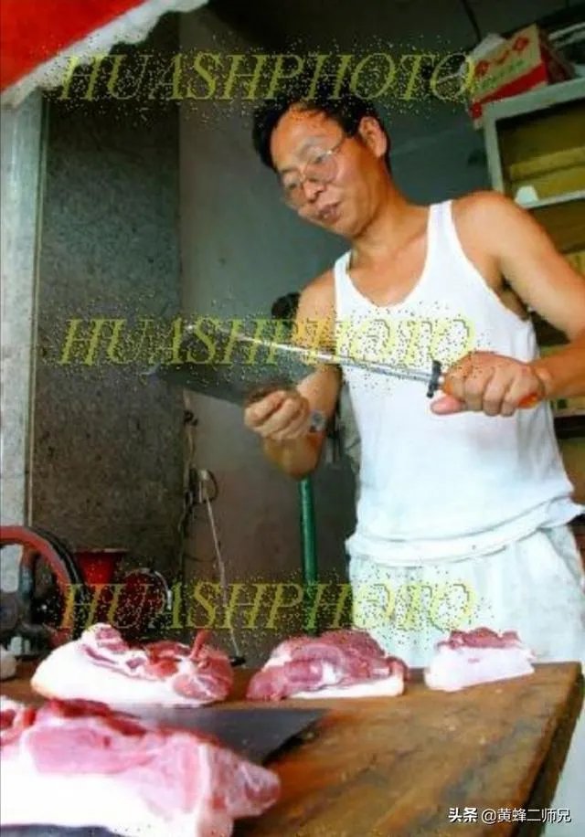 河南小伙武相宏用网贷的钱去可可西里作公益捡垃圾，回来再打工还网贷，体现价值了吗？