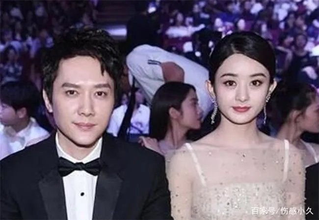 冯绍峰牵着赵丽颖散步自觉走外侧，有没有酸到网友？