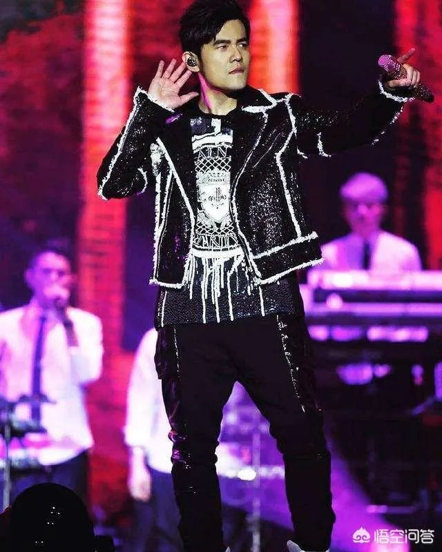 周杰伦和薛之谦相比，你觉得谁更厉害呢？为什么？