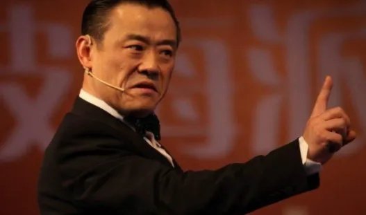 贬低郭德纲太俗，骂徐峥是头猪，枪毒案后销声匿迹的周立波，如今怎么样了？