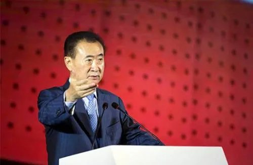 账面现金超2000亿，万达为什么频频跳楼大甩卖？