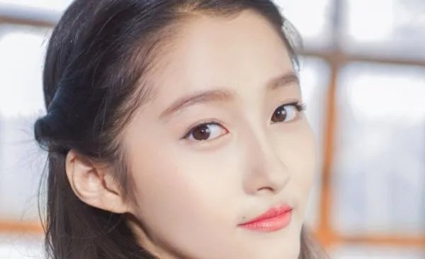 关晓彤称自己不能平衡粉丝和工作室关系，对于明星来说，这两者哪个更重要？