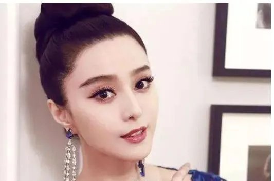 为什么说即使掉双下巴，佟丽娅也比李湘大S霍思燕漂亮？