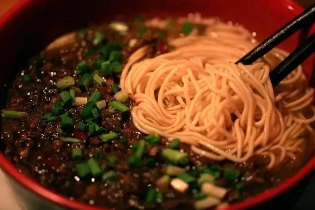 襄阳有哪些美食街，有哪些特色菜？