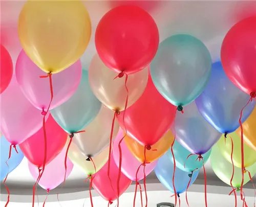 用什么粘气球不会伤墙