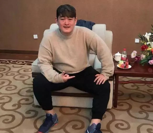 赵本山网红女儿高调曝光妈妈捧场，儿子为何却几乎从不抛头露面？