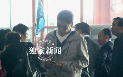 屠洪刚现任妻子个人资料 屠洪刚现任妻子照片图 屠洪刚现任妻子小