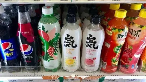 元气森林店铺秒杀活动设置错误，有人买了两三万瓶，你觉得店铺该不该发货？