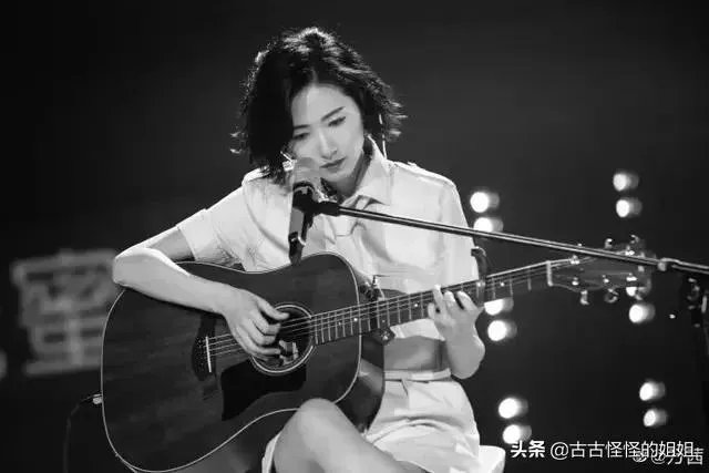 《乘风破浪的姐姐里面，为什么万茜那么受女明星的欢迎？