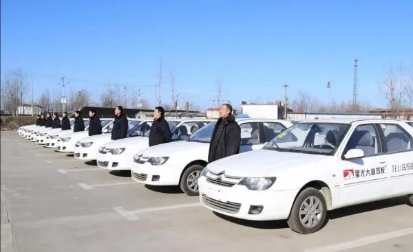 驾校3万学员被坑近2亿元，学员们该如何维权？