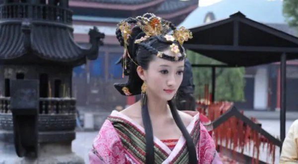 明珠游龙哪一集皇上纳张宝珠为妃