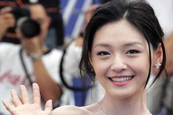 明明大小S长得一样，怎么那么多人都说大S更好看？