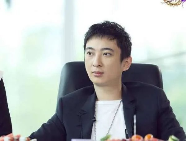 王思聪评论半藏森林微博，“真不怪刘阳”，这话什么意思？