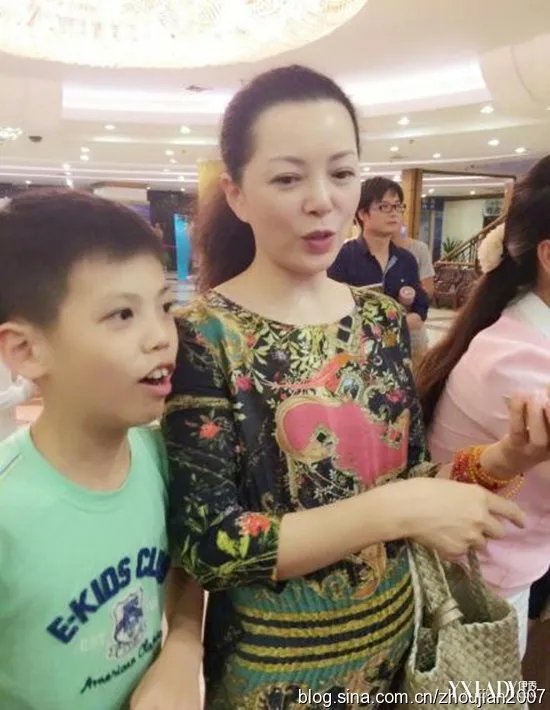 汪涵前女友仇晓10岁儿子近照可爱