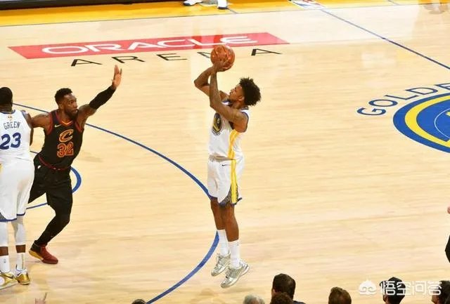 总决赛G1，怎么看裁判最后一次进攻犯规的吹罚，让骑士从天堂到地狱？