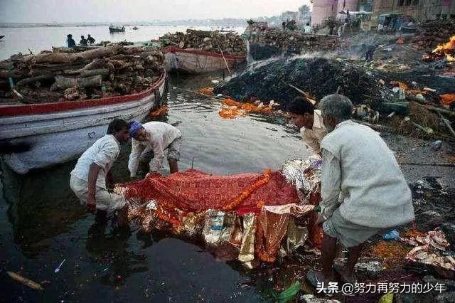 印度的恒河水葬真的对生活在恒河边的居民没有什么大的影响吗?印度政府部门允许这样的做法吗?