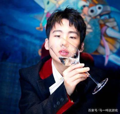 为什么郭麒麟现在登上了这么多的综艺，背后到底有谁在为其撑腰？