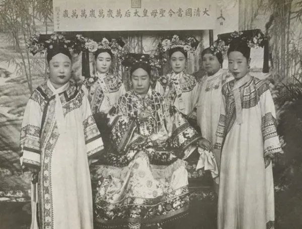 清朝的妃子都是选出来的，留下的照片为何不好看？