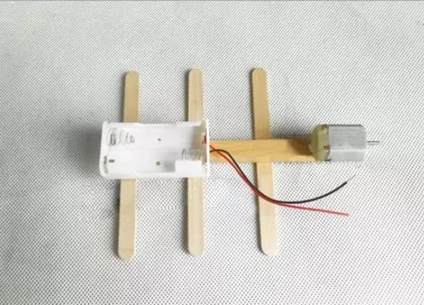 怎样制作一个根据原理的科技小制作？