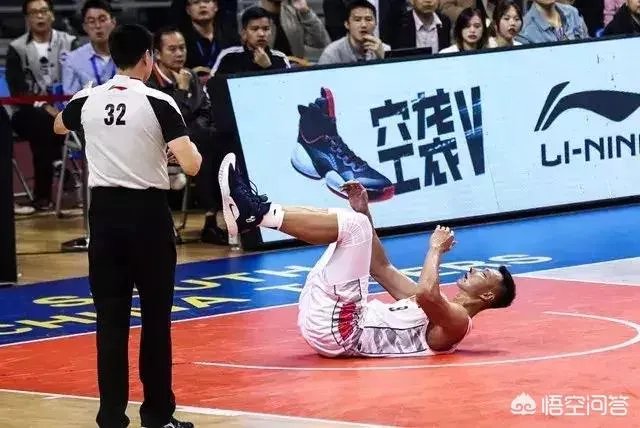 刘冠岑误伤易建联，不仅不道歉反倒回应做事不是做秀做好自己，请球迷思考，你怎么看？