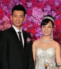 王二妮的结婚照片，