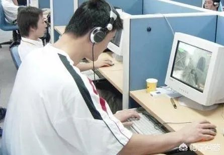 丁俊晖网吧玩游戏上热搜，娱乐圈有哪些喜欢“泡网吧”的艺人？